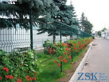 Fence sections made of mesh
