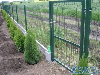 Стандарт 4мм секция 1,25х2,5м забор из сетки гиттер купить. Сетки для заборов -  высокое качество сварной 3D забор серии Стандарт Колор с полимерным и ПВХ покрытием, – купить забор сетку на складе ЗСК производитель Украина