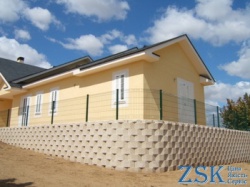 паркан із сітки. Секційні паркани - висока якість техн. 3D паркан від виробника на складі ЗСК. Серія Классік з полімерним покриттям - сітки для огорожі купити Україна