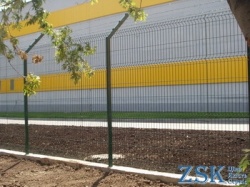 Sekcja ECO 2,43x2,5m Producent ogrodzeń 3d 3 / 4mm. Ogrodzenie segmentowe - wysoka jakość. Ogrodzenie 3D od producenta z magazynu ZSK. Seria Eco Color z powłoką polimerową - przekrój ogrodzenia Ukraina